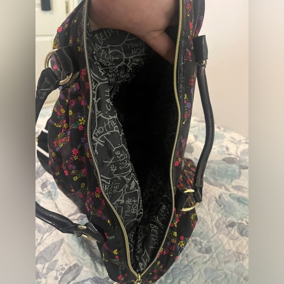 Extreamly Rare HTF Betsey Johnson Black and colorful floral skull studded duffle - Picture 13 of 14